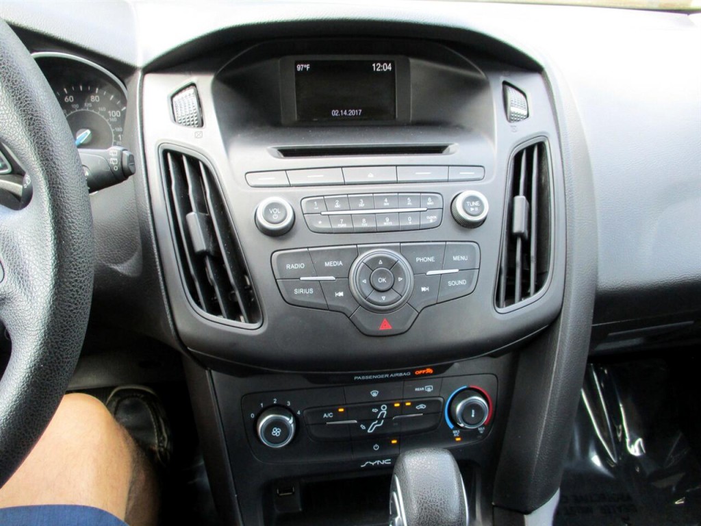 2017 Ford Focus Image 17