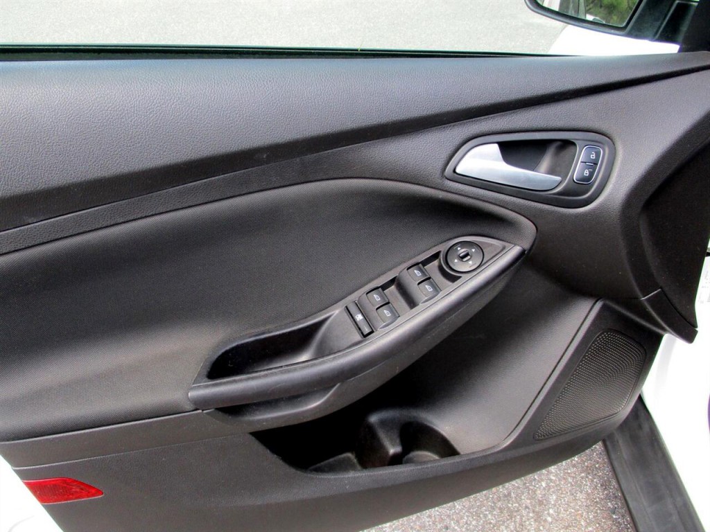 2017 Ford Focus Image 19