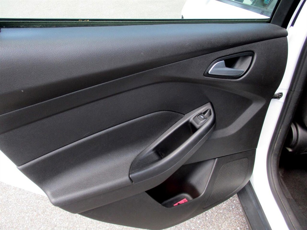 2017 Ford Focus Image 21