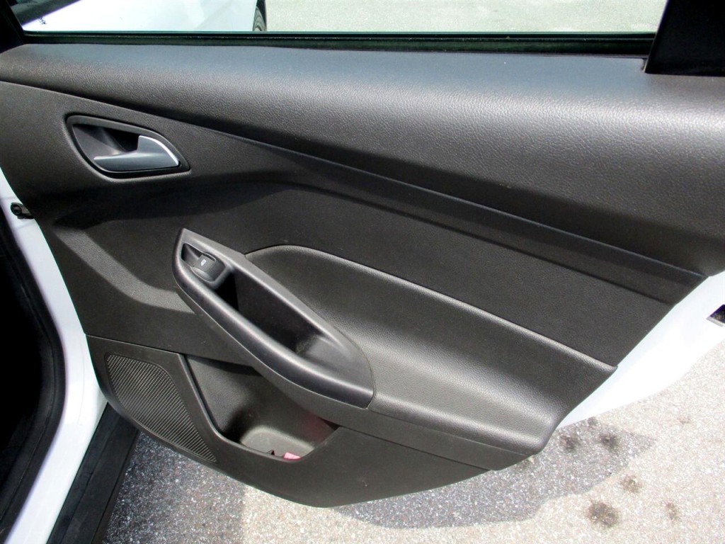 2017 Ford Focus Image 24