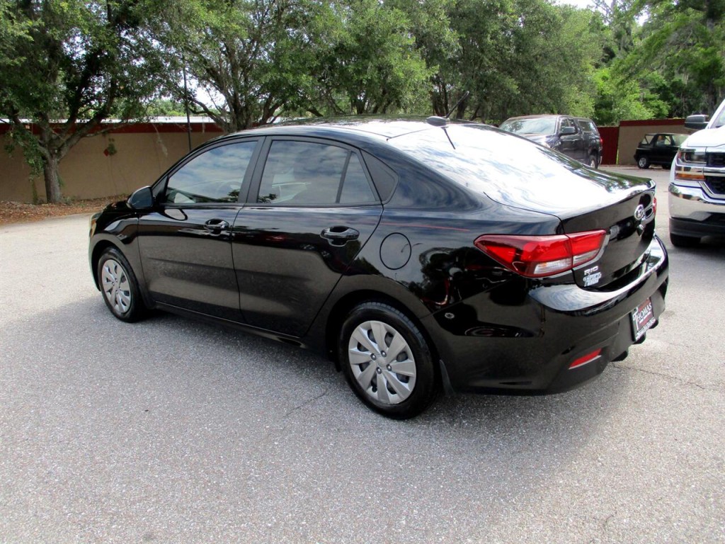 2020 Kia Rio Image 3