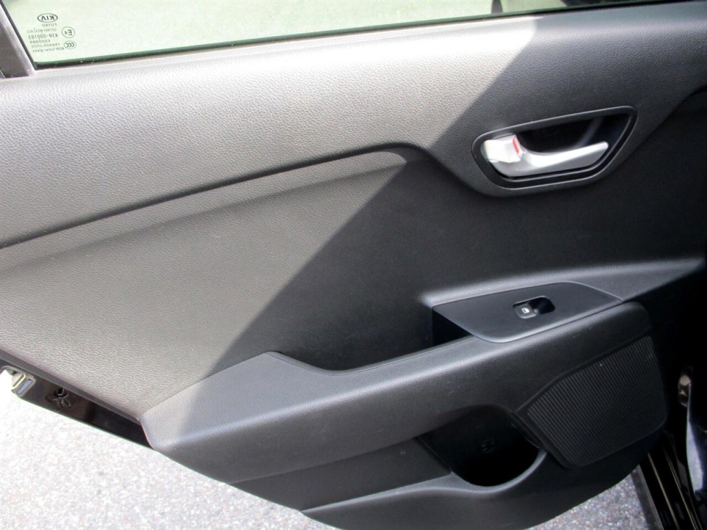 2020 Kia Rio Image 21