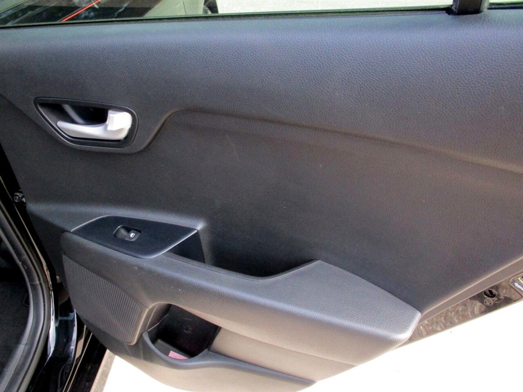 2020 Kia Rio Image 24