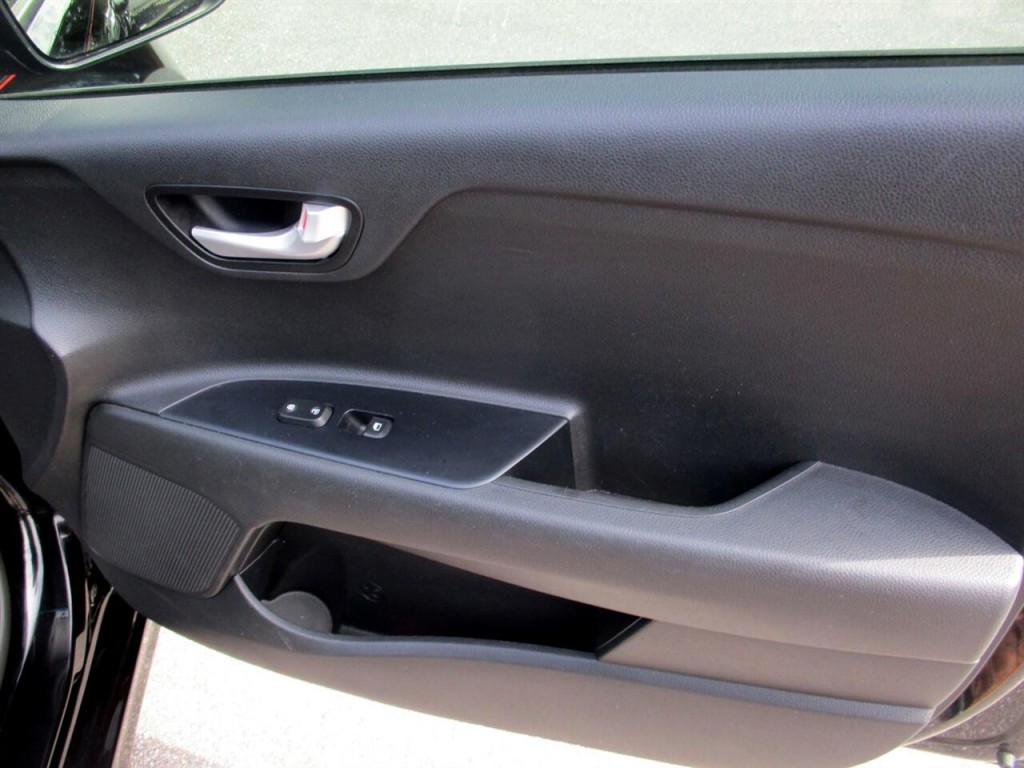 2020 Kia Rio Image 26