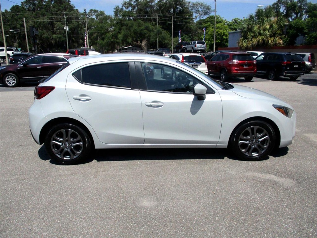 2020 Toyota Yaris Image 6