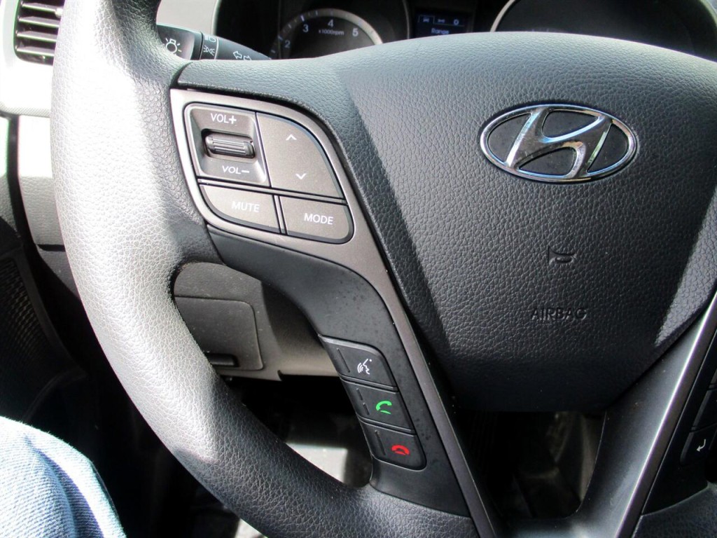 2015 Hyundai Santa Fe Image 16