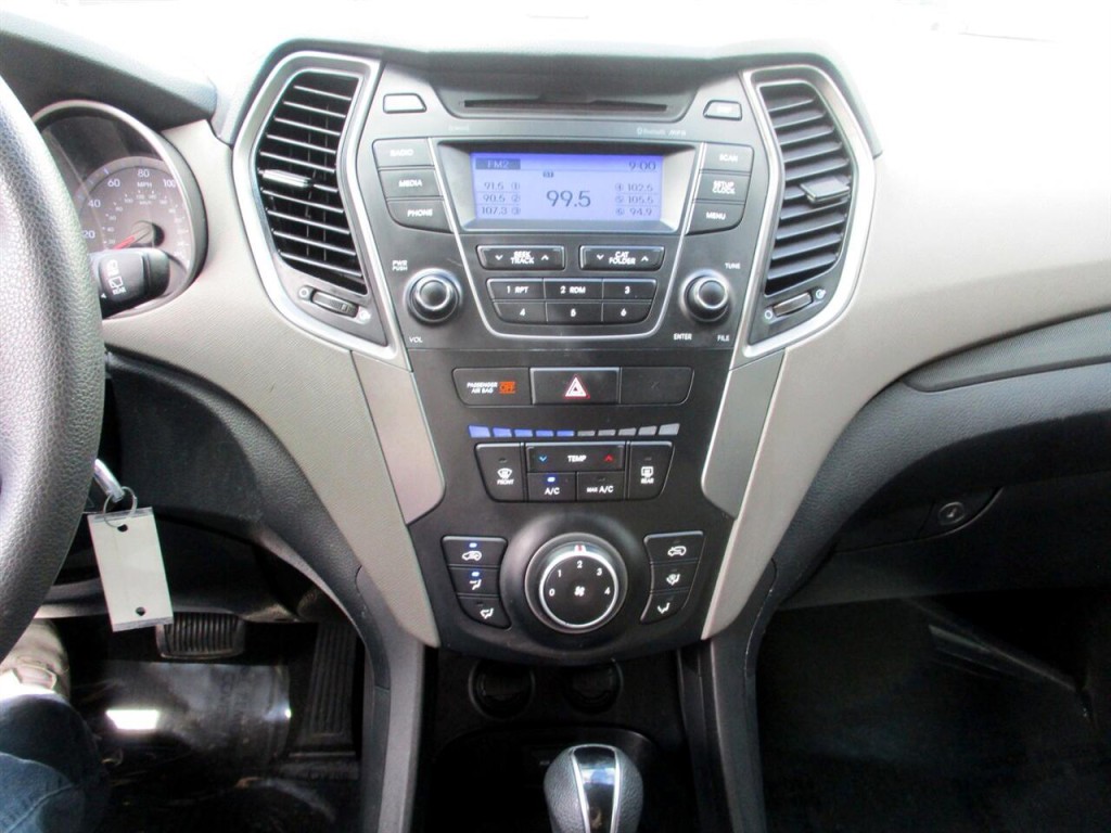 2015 Hyundai Santa Fe Image 17