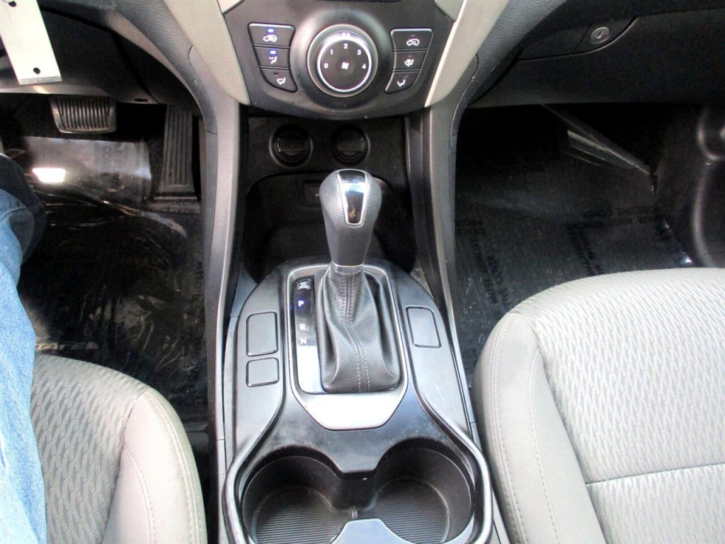 2015 Hyundai Santa Fe Image 18