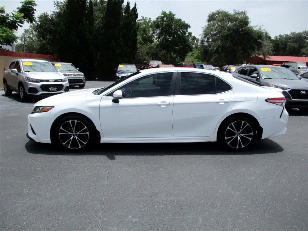 2018 Toyota Camry Image 2