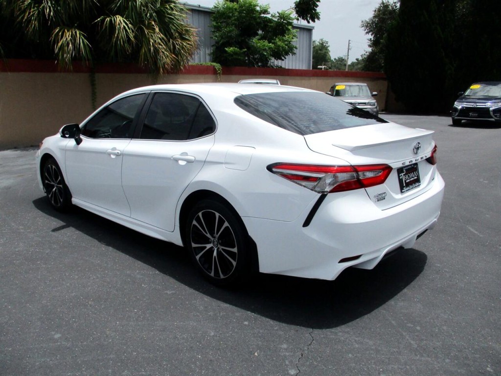 2018 Toyota Camry Image 3
