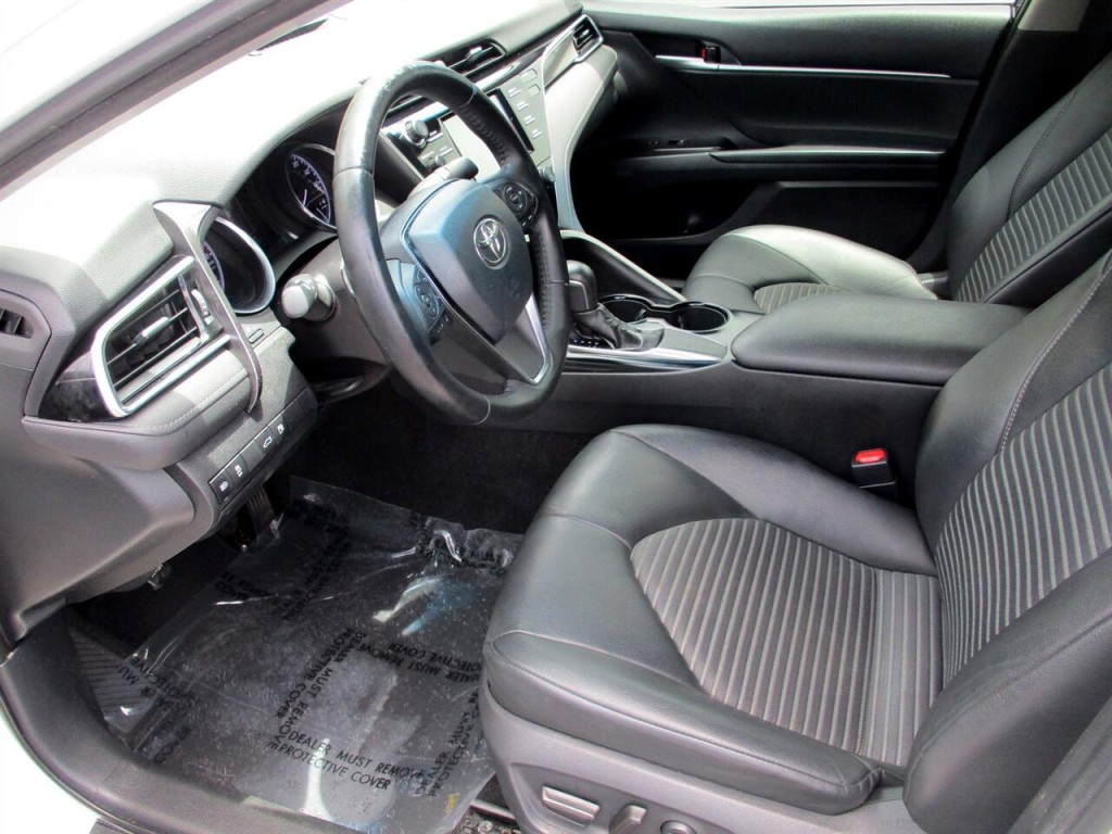 2018 Toyota Camry Image 18