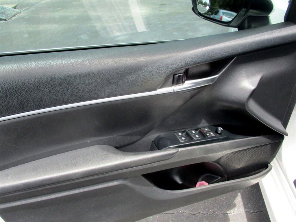 2018 Toyota Camry Image 19