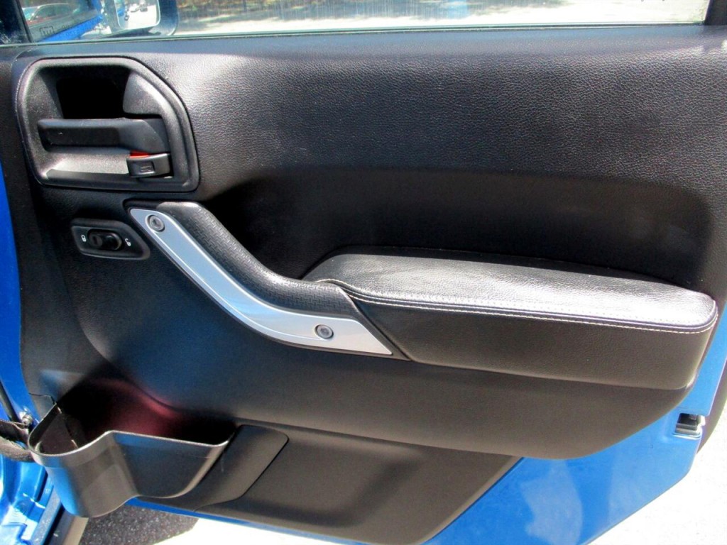 2014 Jeep Wrangler Image 25