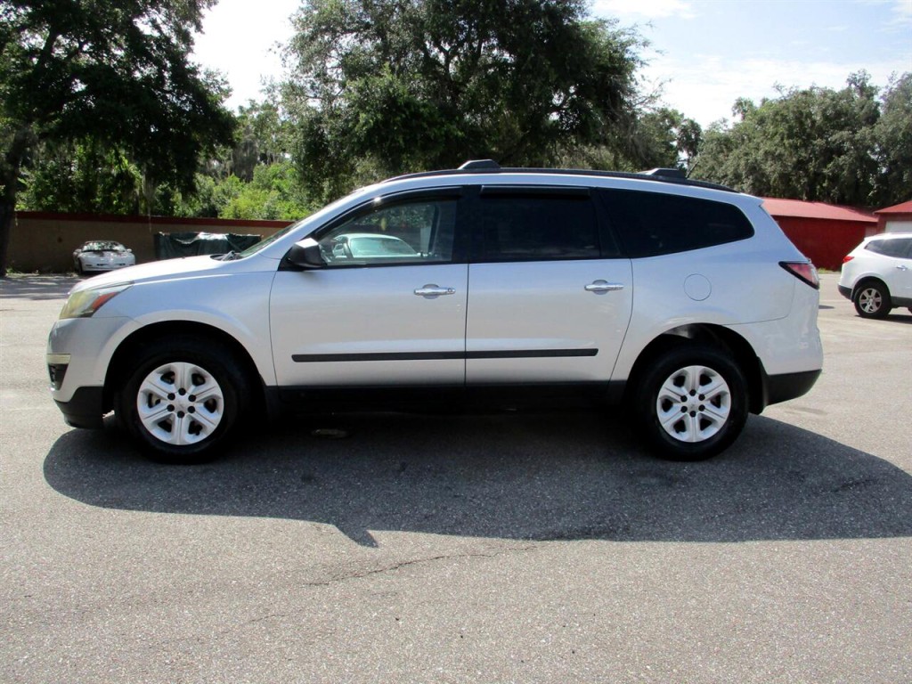 2017 Chevrolet Traverse Image 2
