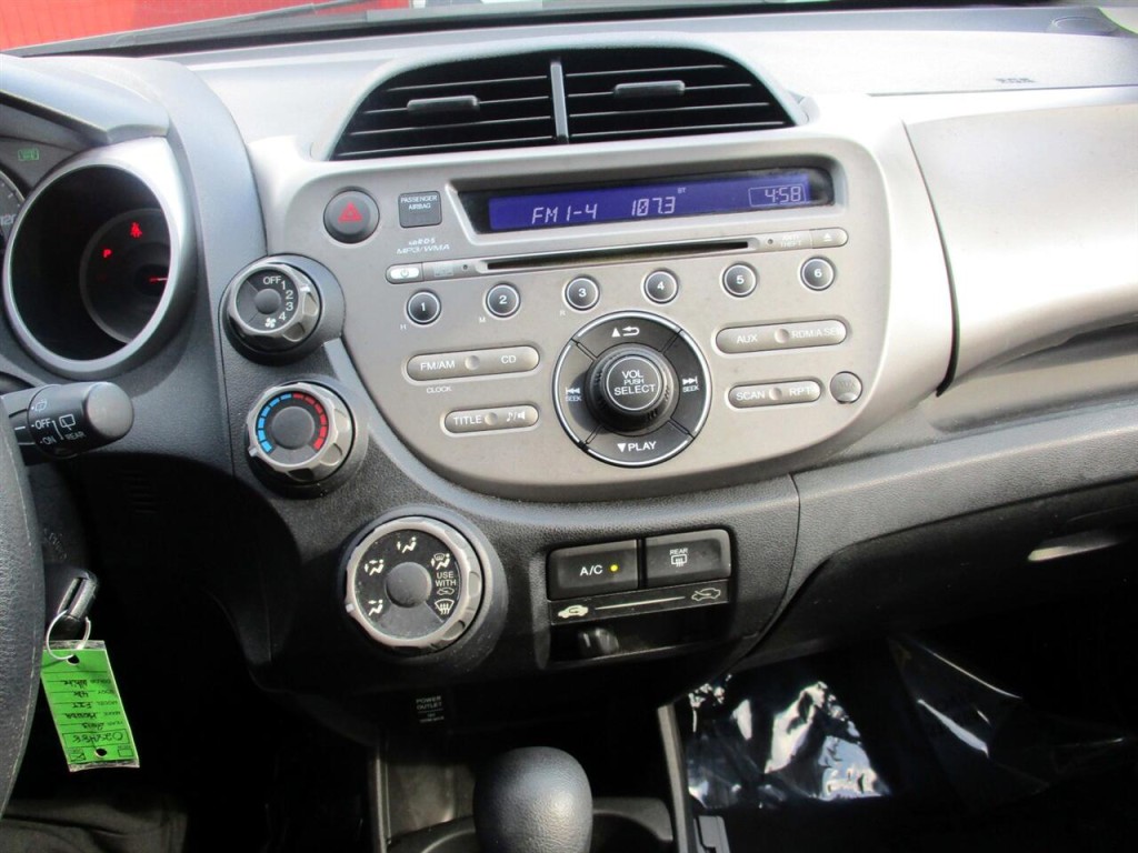 2013 Honda Fit Image 16