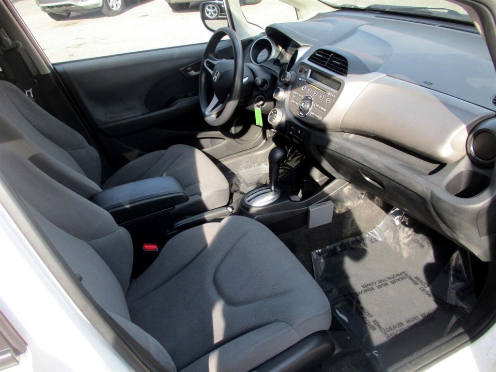 2013 Honda Fit Image 24