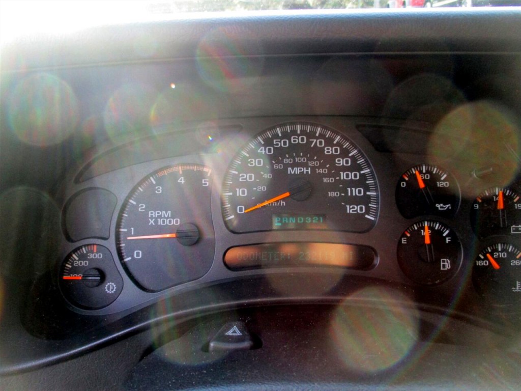 2004 Chevrolet Silverado 1500 Image 12