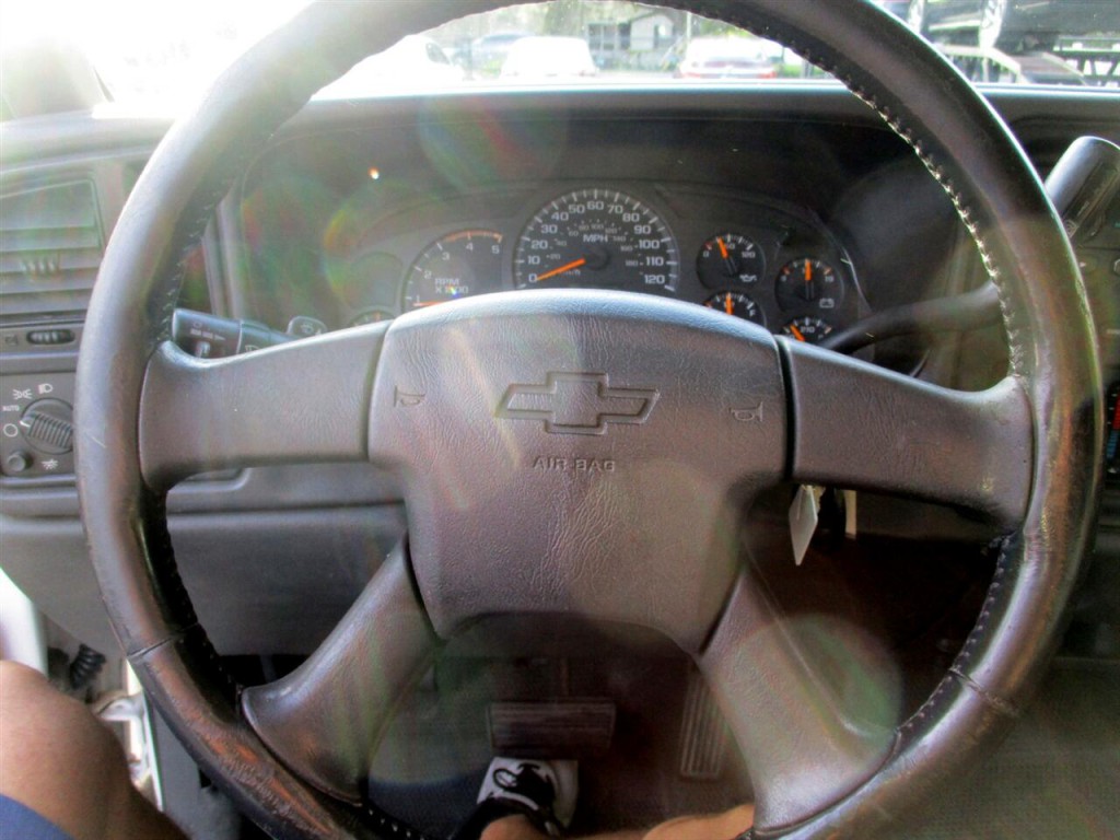 2004 Chevrolet Silverado 1500 Image 13