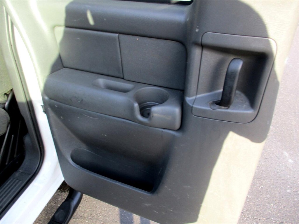 2004 Chevrolet Silverado 1500 Image 17