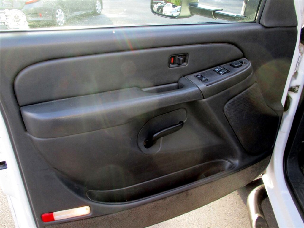 2004 Chevrolet Silverado 1500 Image 18