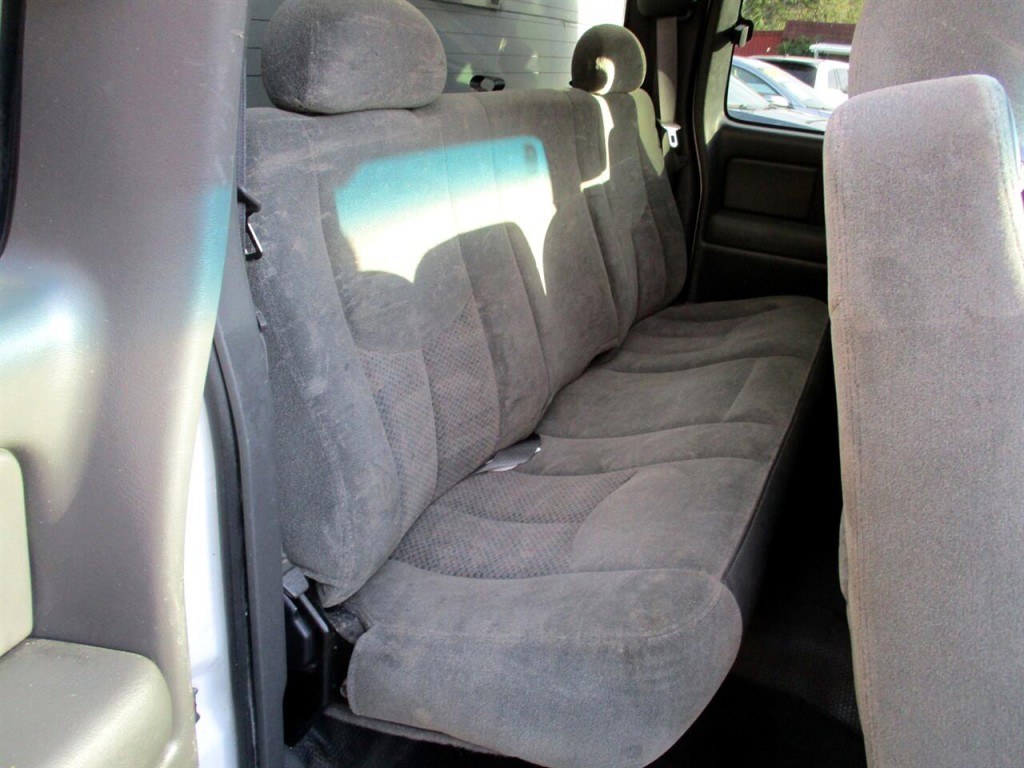 2004 Chevrolet Silverado 1500 Image 19