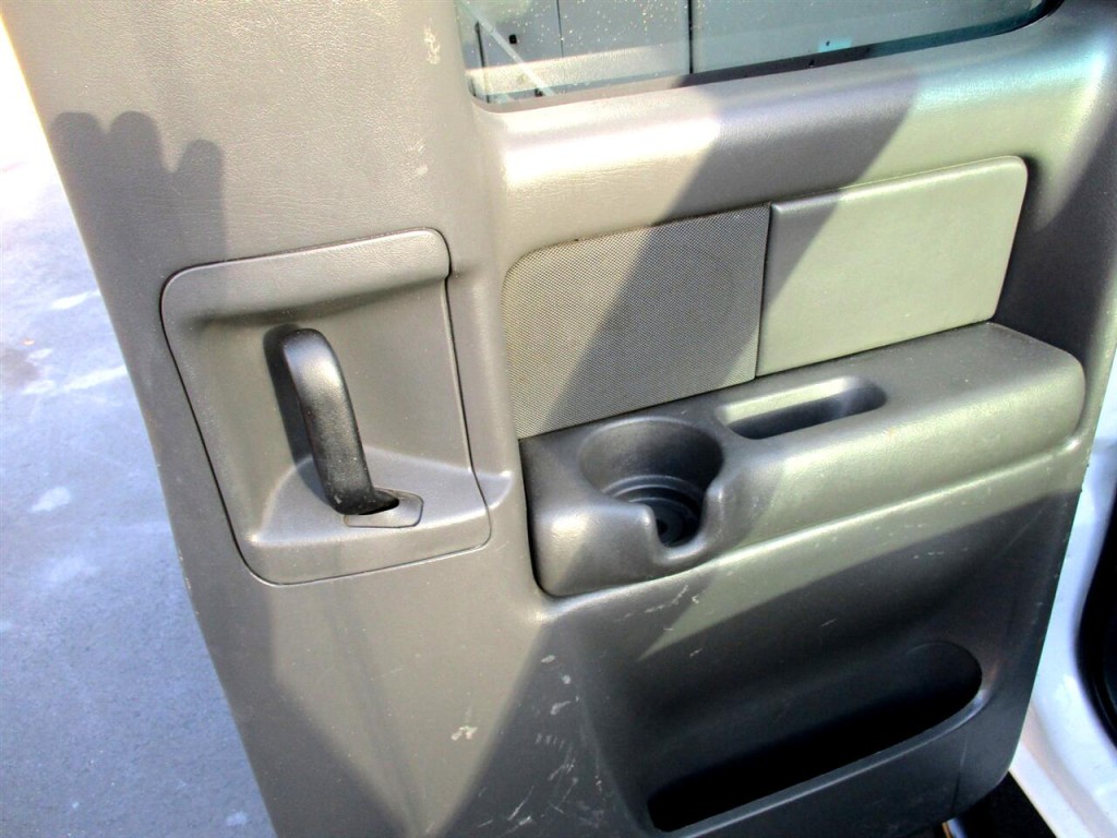 2004 Chevrolet Silverado 1500 Image 20