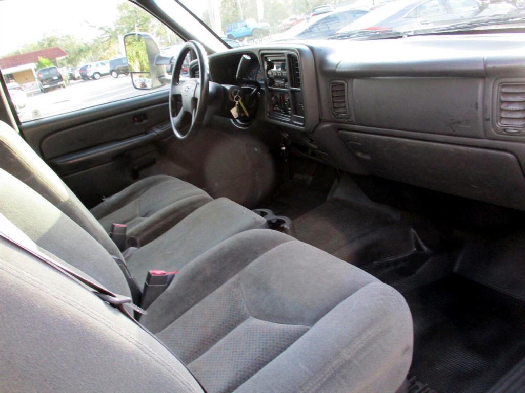 2004 Chevrolet Silverado 1500 Image 21