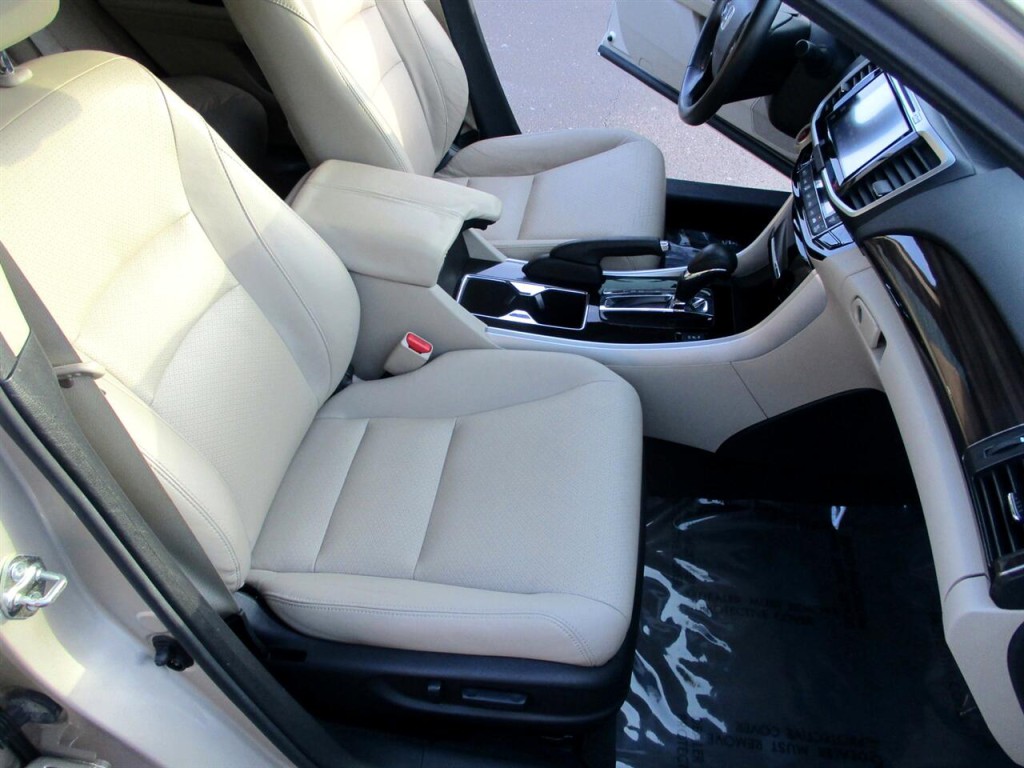 2016 Honda Accord Image 24