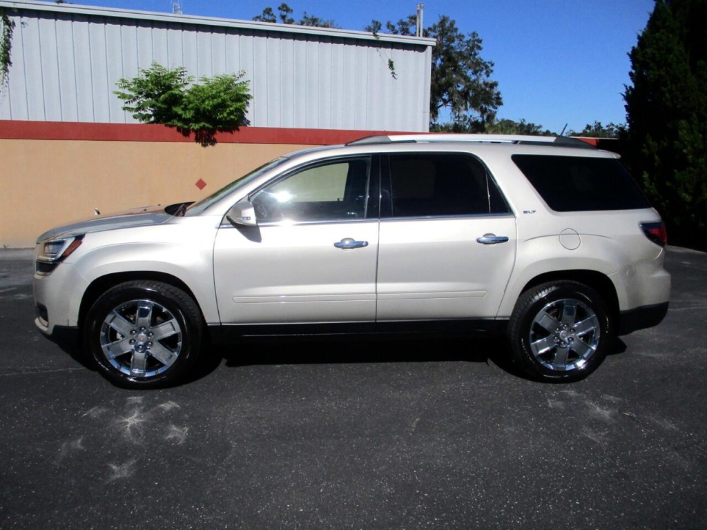 2017 GMC Acadia Image 2