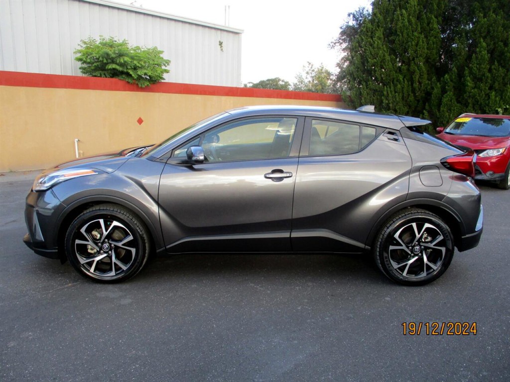 2021 Toyota C-HR Image 2