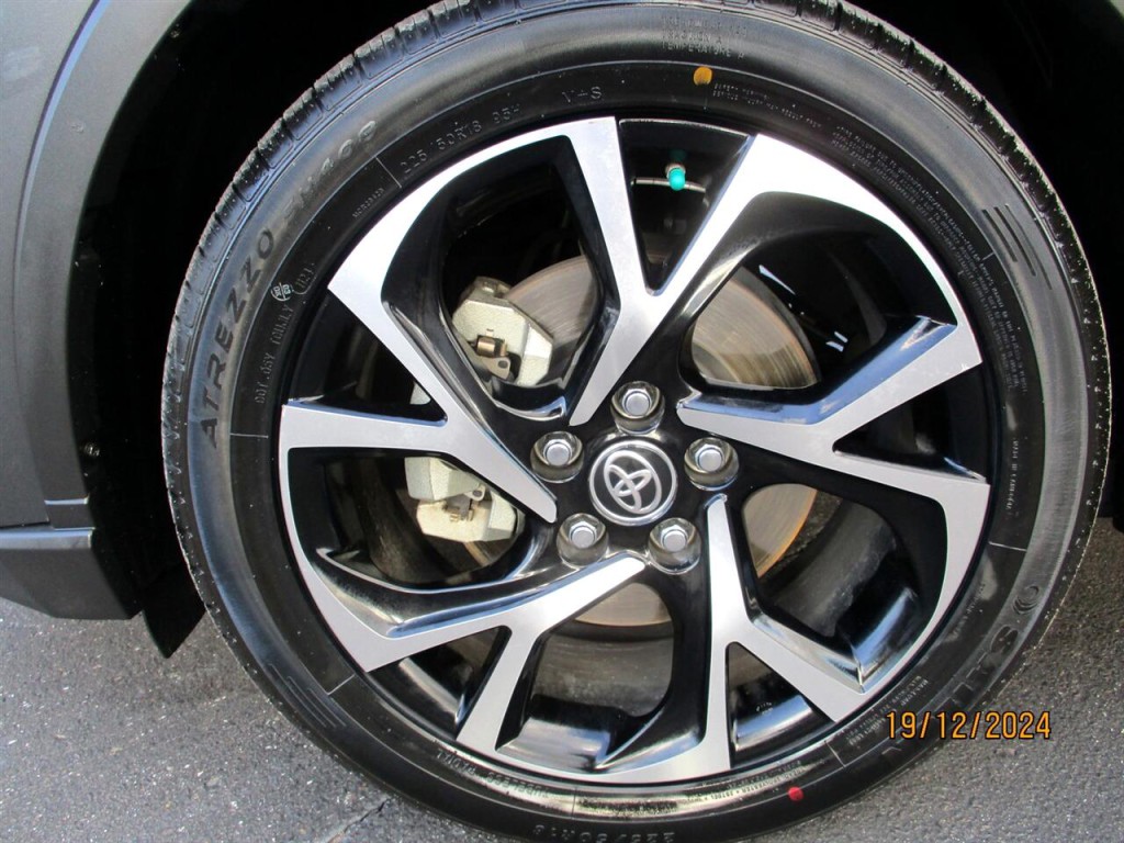 2021 Toyota C-HR Image 9