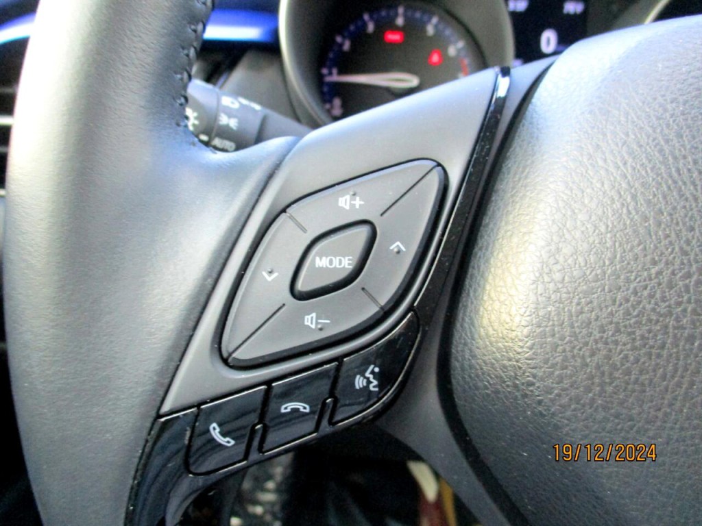 2021 Toyota C-HR Image 14