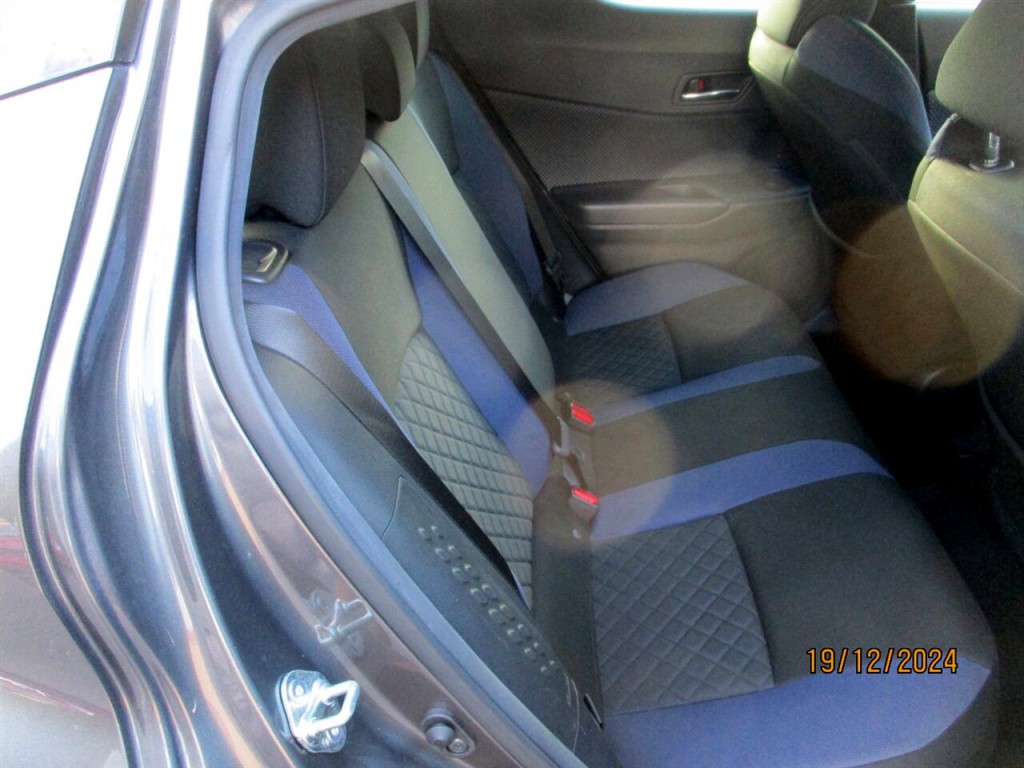 2021 Toyota C-HR Image 23
