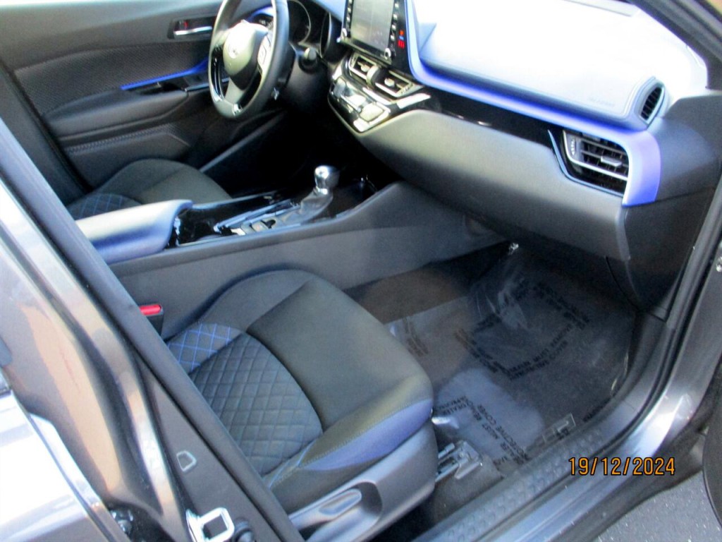 2021 Toyota C-HR Image 25