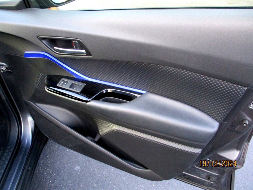 2021 Toyota C-HR Image 26