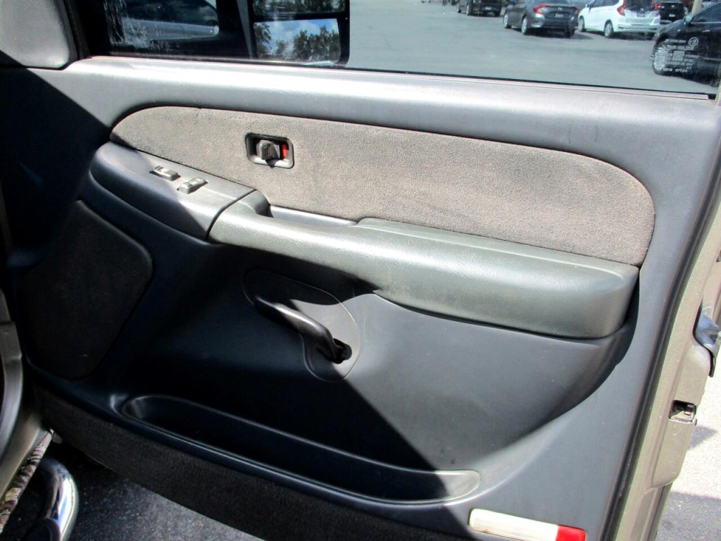 2001 Chevrolet Silverado 1500 Image 16