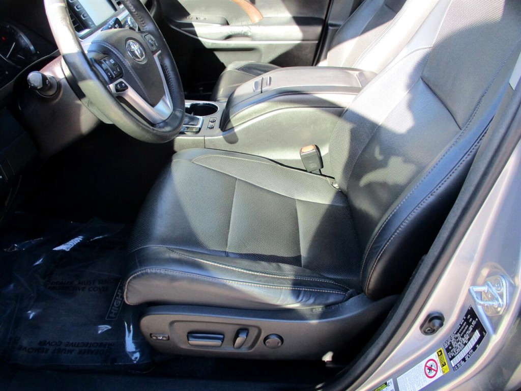 2015 Toyota Highlander Image 12