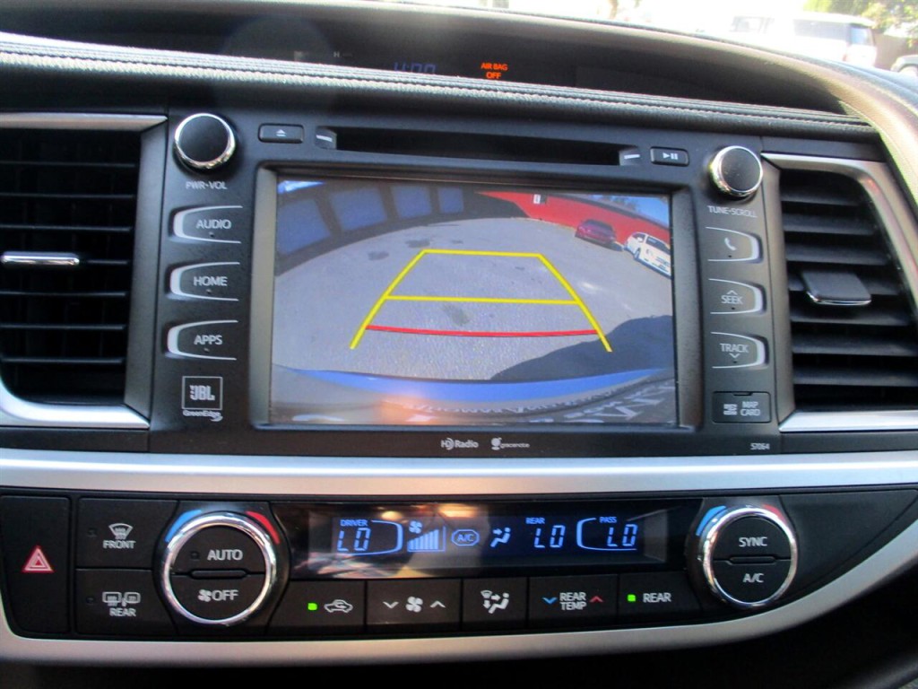 2015 Toyota Highlander Image 16