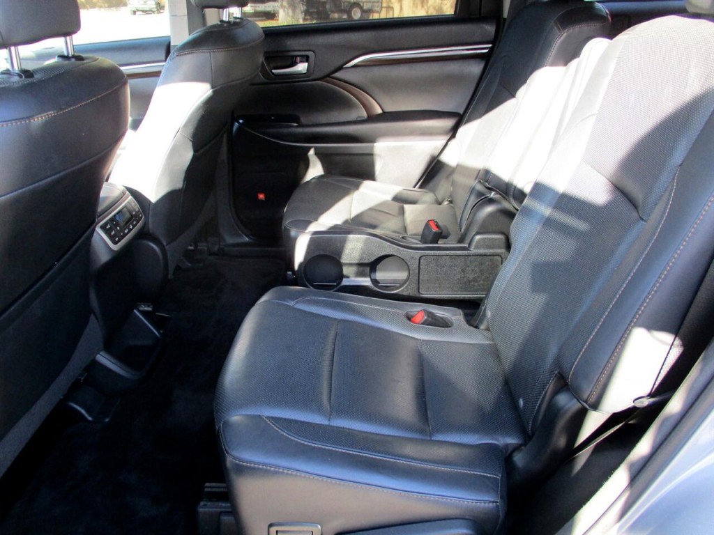 2015 Toyota Highlander Image 21