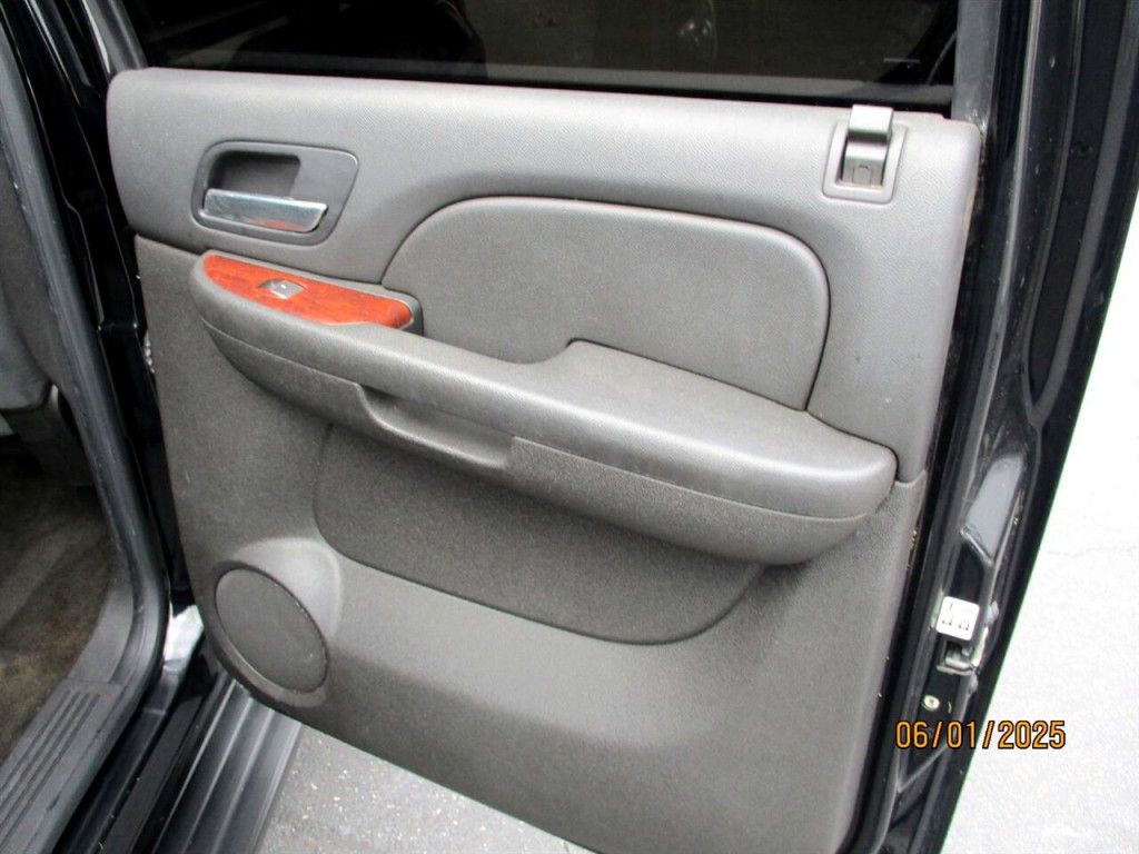 2009 Chevrolet Avalanche Image 24