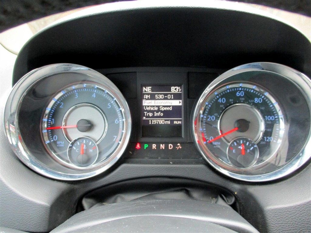 2015 Chrysler Town & Country Image 12