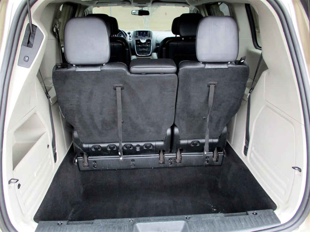 2015 Chrysler Town & Country Image 23