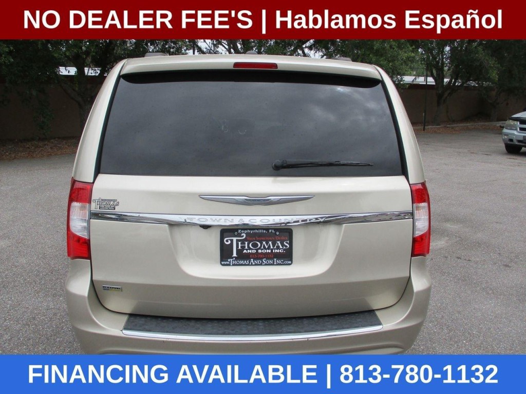 2015 Chrysler Town & Country Image 4