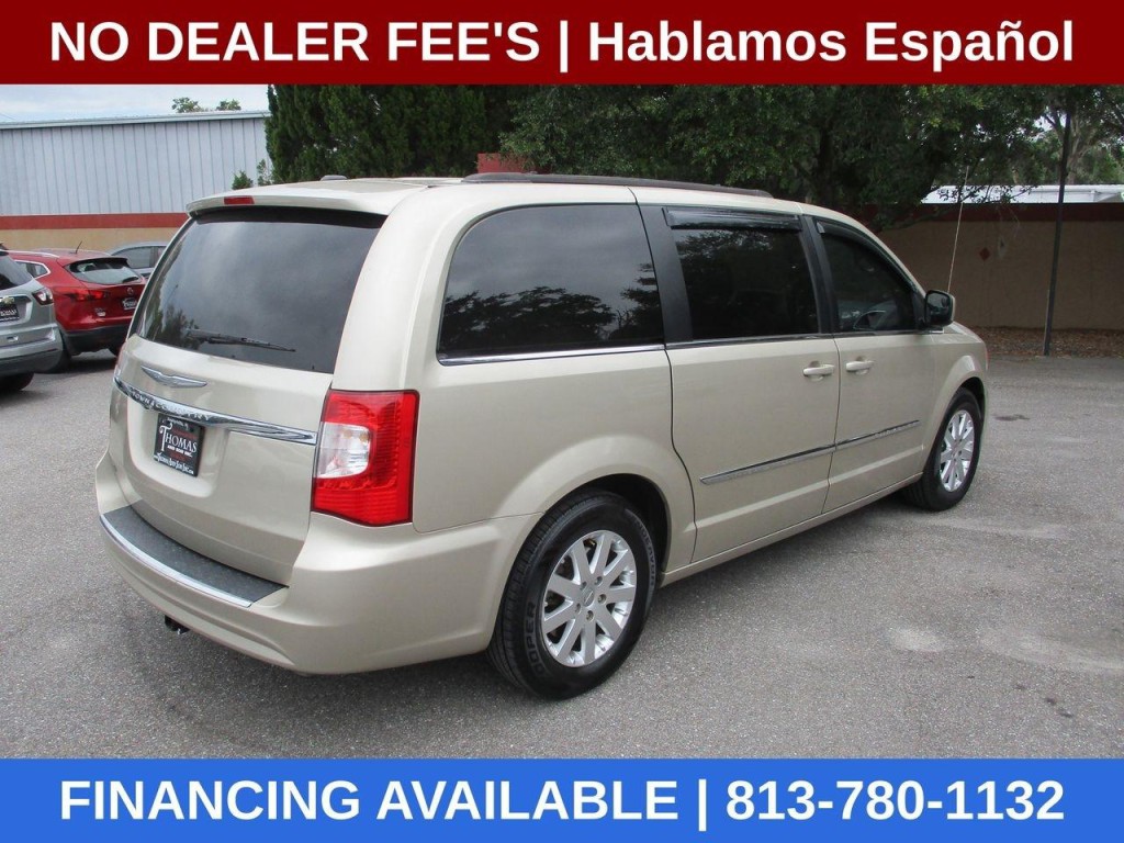 2015 Chrysler Town & Country Image 5