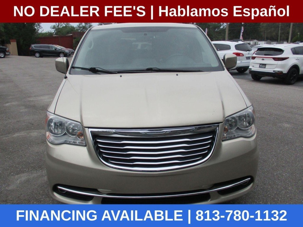 2015 Chrysler Town & Country Image 8