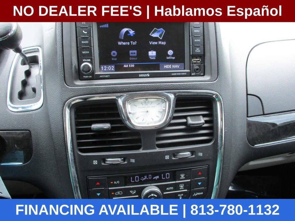 2015 Chrysler Town & Country Image 17