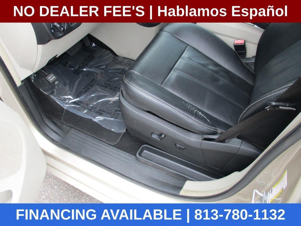 2015 Chrysler Town & Country Image 18