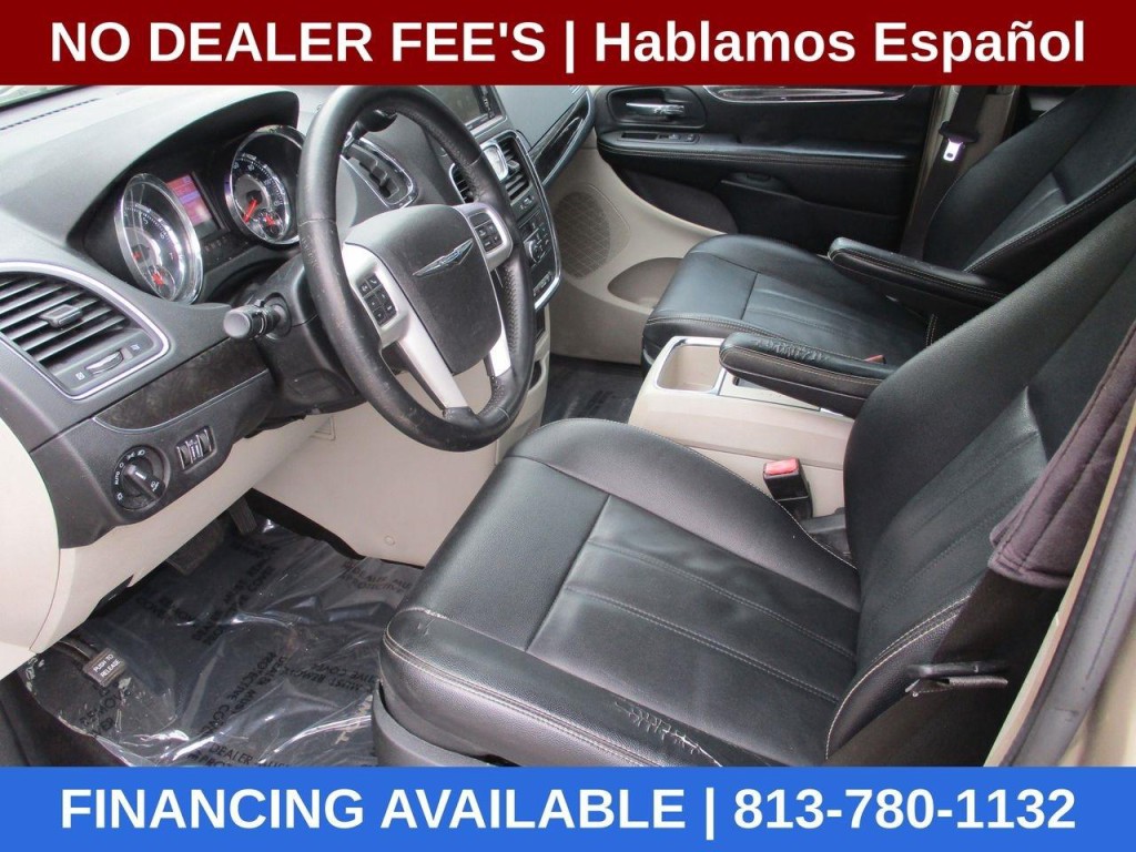 2015 Chrysler Town & Country Image 19