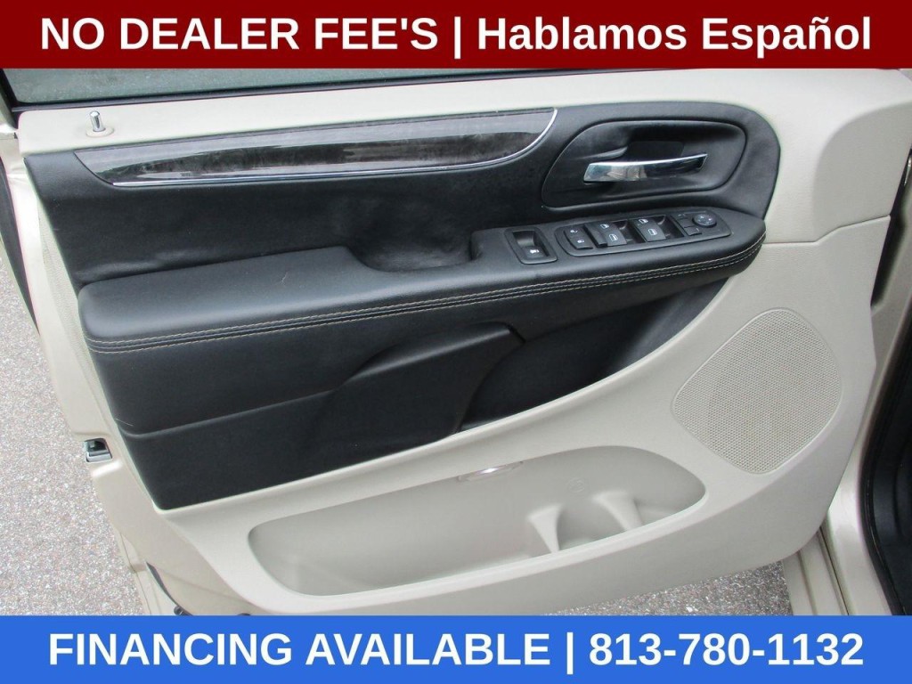 2015 Chrysler Town & Country Image 20