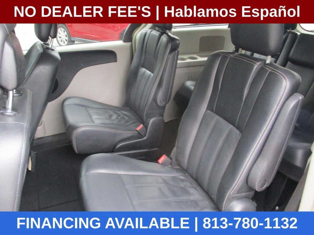 2015 Chrysler Town & Country Image 21